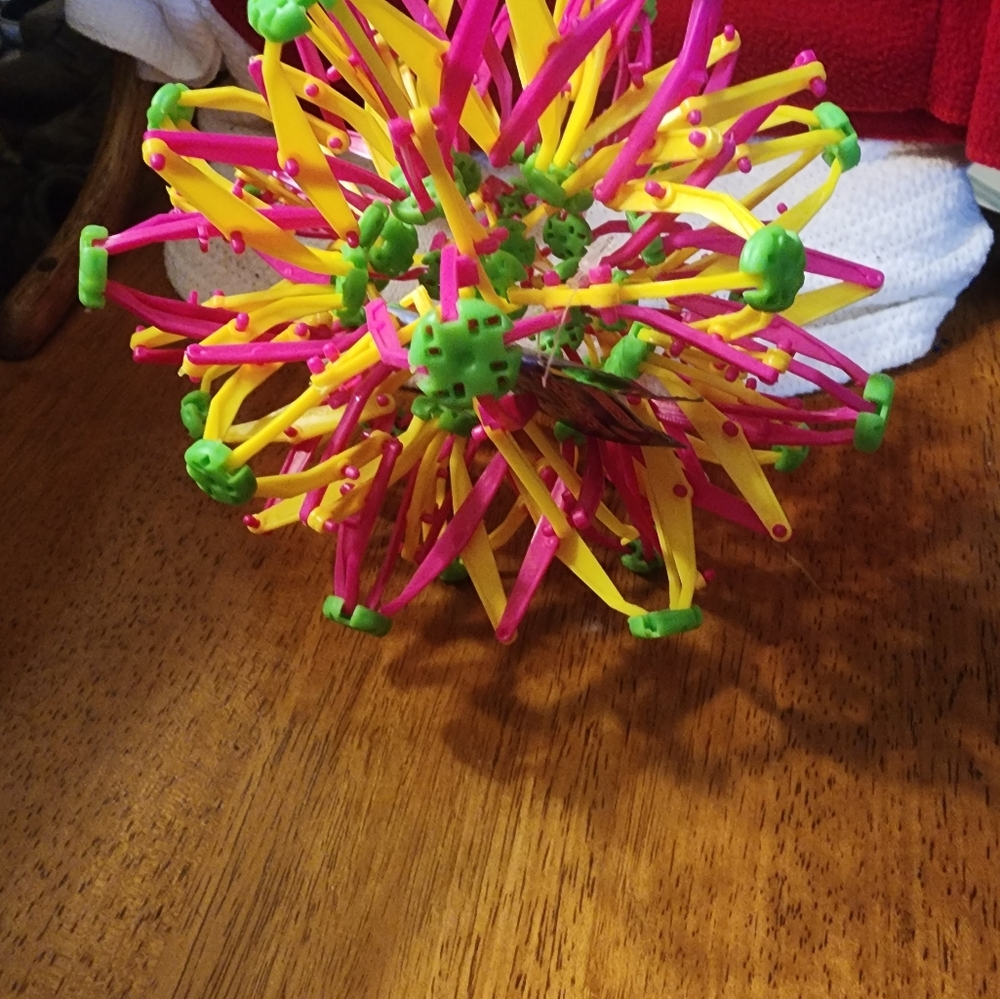 Hoberman Mini Sphere Expanding from 5 to 12 inches